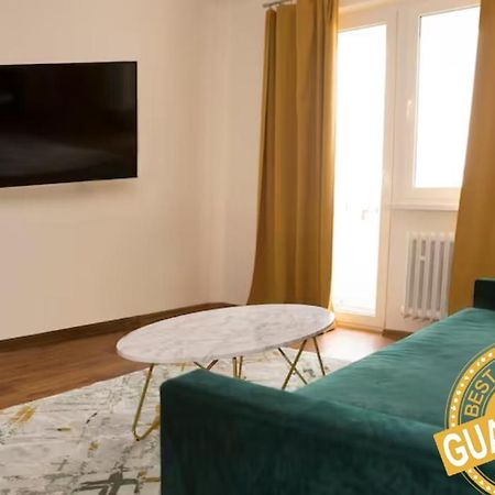 New Colorful Apartment With Big Balcony Bratislava Exterior foto