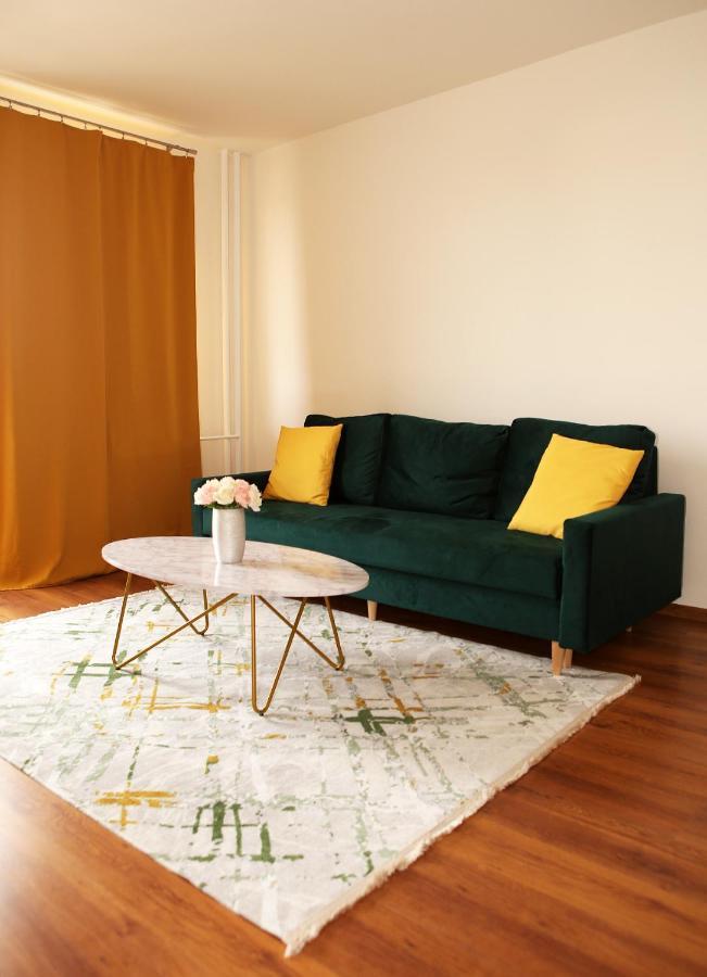 New Colorful Apartment With Big Balcony Bratislava Exterior foto